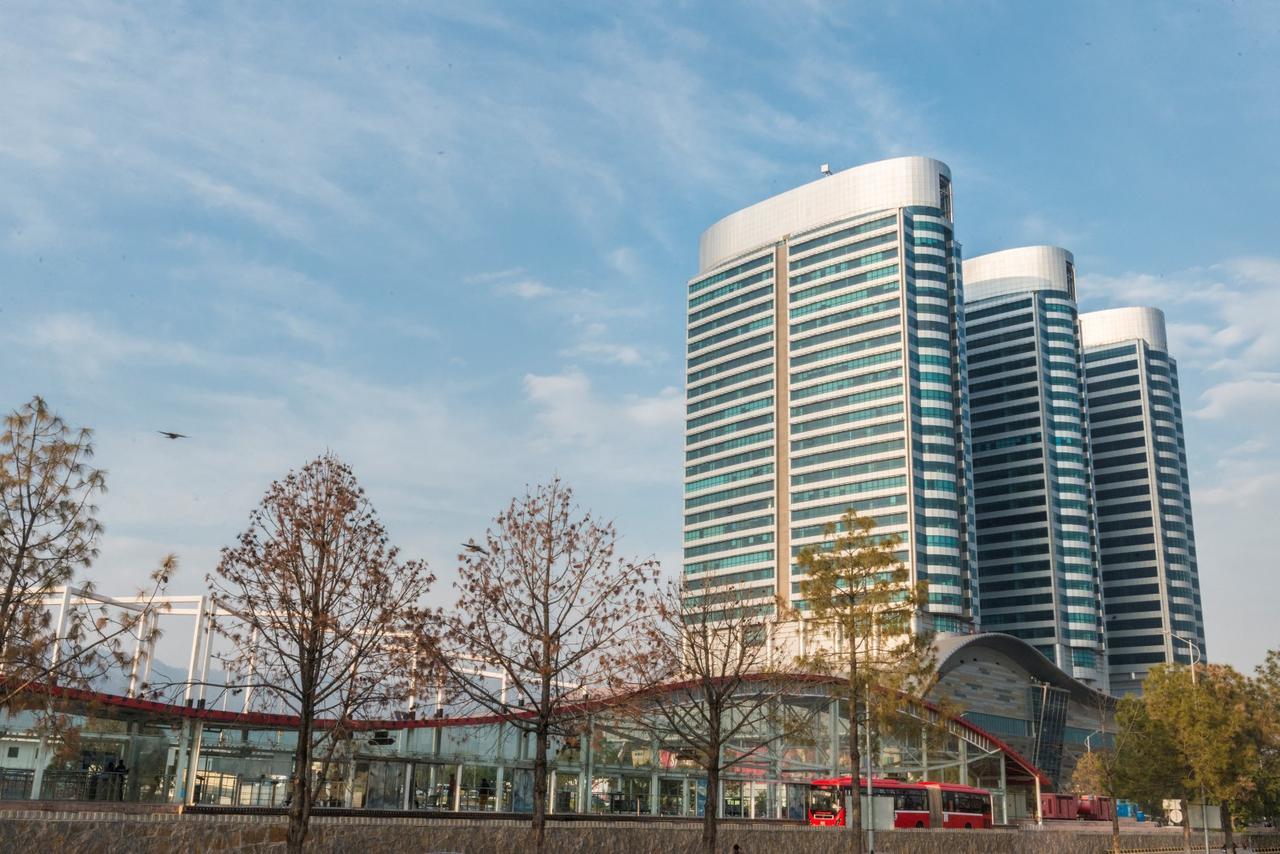 Centaurus Hotel Suites Islamabad Exterior photo